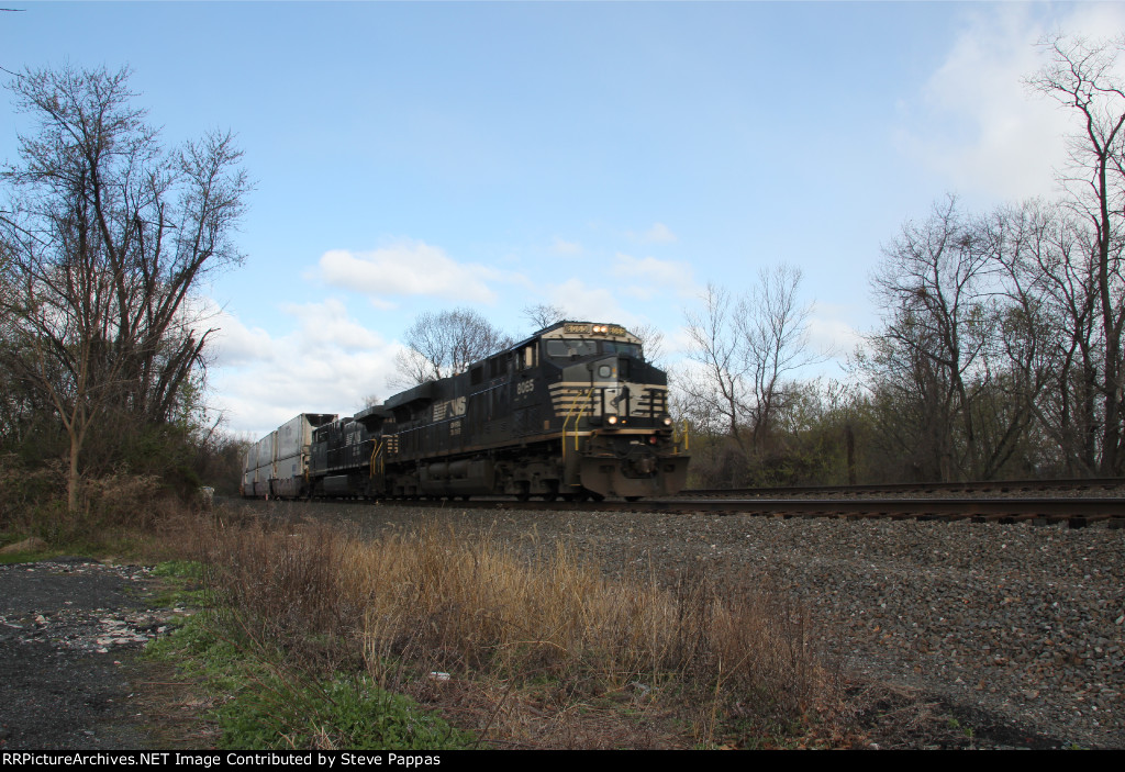 NS 8065 takes train 260 down the siding